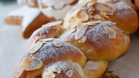 Vánoční vrkoče (vánočky ze čtyř pramenů)