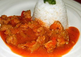 Pikantní kuřecí maso s omáčkou