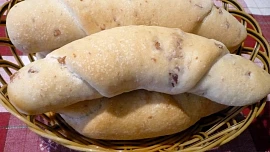 Sádlové rohlíky se škvarkovými knoflíčky