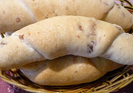 Sádlové rohlíky se škvarkovými knoflíčky (Do těsta přidány nasekané škvarky)