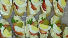 Sýrovo-česneková pomazánka na chlebíčky