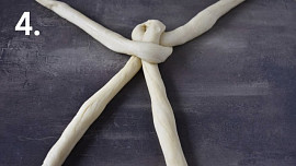 Vánoční vrkoče (vánočky ze čtyř pramenů)