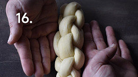 Vánoční vrkoče (vánočky ze čtyř pramenů)