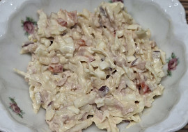 Celerový salát na chlebíčky (Místo hrášku červená paprika)