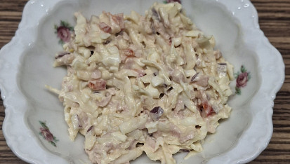 Celerový salát na chlebíčky, Místo hrášku červená paprika