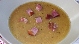 Hrachová polévka z uzených žeber