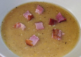 Hrachová polévka z uzených žeber (Skvele zasýti)