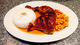 Marinované pikantní stehno na cibuli a česneku