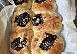 Nejúžasnější buchty od babičky (Buchty s tvarohem,povidly a drobenkou)