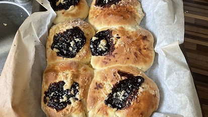 Nejúžasnější buchty od babičky, Buchty s tvarohem,povidly a drobenkou