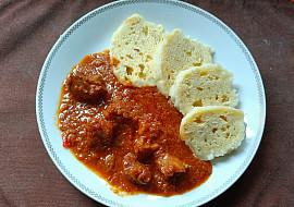 Pikantní vepřové kostky na česneku