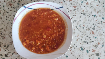 Polévka z červené čočky, mrkve s rajčaty