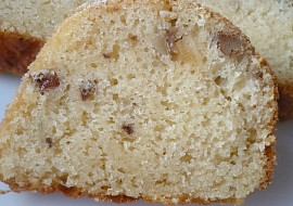 Tvarohová bábovka (Navíc nasekané ořechy a kandovaná kůra z citrusů)