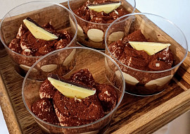 Tiramisu v poháru/ve skleničce