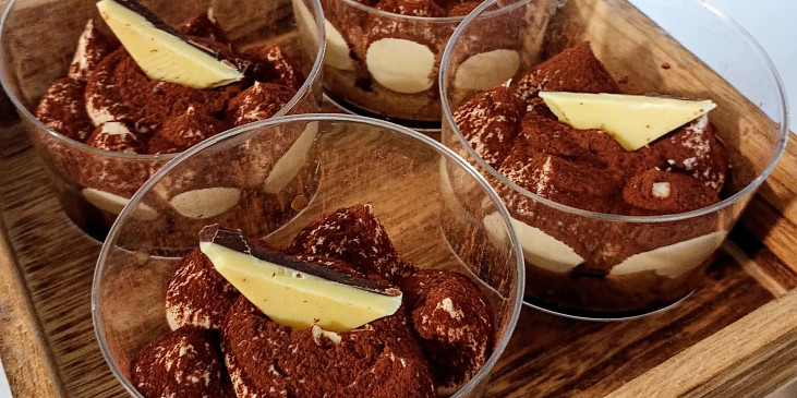 Tiramisu v poháru/ve skleničce