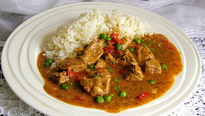 Vepřová směs s kořením, hráškem a paprikou