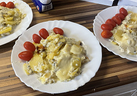 Zapečený květák s bramborami a nivou