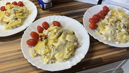 Zapečený květák s bramborami a nivou