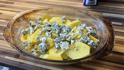 Zapečený květák s bramborami a nivou