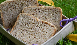 "Černý" chléb se lnem
