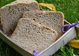 "Černý" chléb se lnem