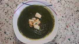 Kremová špenatová polévka s krutony