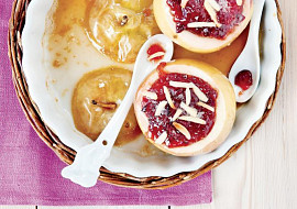 Pečená jablka s rybízovou nádivkou