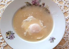 Polévka nakyselo se ztraceným vejcem