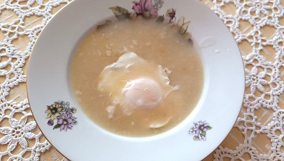 Polévka nakyselo se ztraceným vejcem