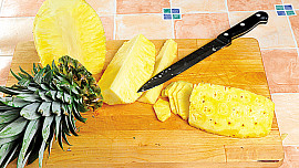 Roláda s ananasem a čokoládovým krémem