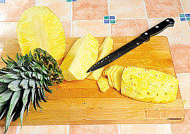 Roláda s ananasem a čokoládovým krémem