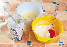 Roláda s ananasem a čokoládovým krémem