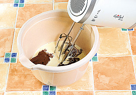 Roláda s ananasem a čokoládovým krémem