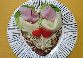 Zapečený bramborovo-zeleninový mišmaš ve tvaru srdíčka