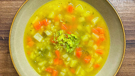 Zeleninová polévka s bramborem a tarhoňou