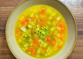 Zeleninová polévka s bramborem a tarhoňou