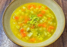 Zeleninová polévka s bramborem a tarhoňou