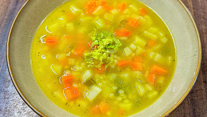 Zeleninová polévka s bramborem a tarhoňou