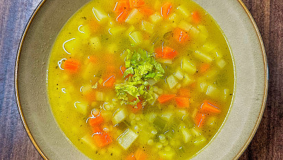 Zeleninová polévka s bramborem a tarhoňou