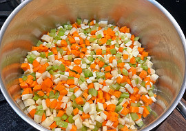 Zeleninová polévka s bramborem a tarhoňou