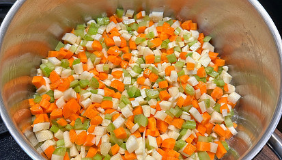 Zeleninová polévka s bramborem a tarhoňou