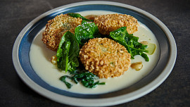 Bramborové karbanátky s modrým sýrem podle Marka Fichtnera