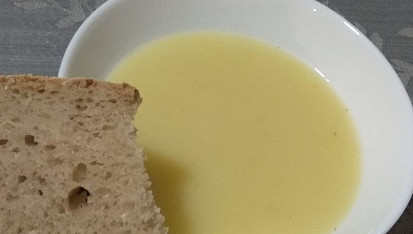 Celerová krémová polévka se šunkou, Bez šunky, s čerstvým chlebom