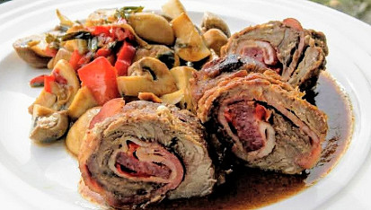 Hovězí roláda se zeleninou a žampiony