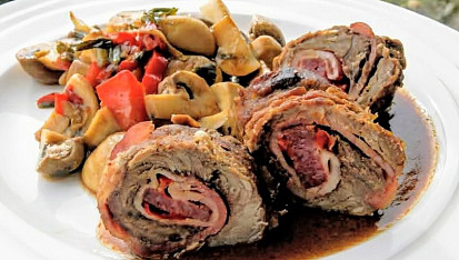 Hovězí roláda se zeleninou a žampiony