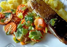 Kapr s dušenou zeleninou