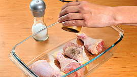 Kuřecí paličky na sušených švestkách