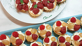 Linecké košíčky s vanilkovým krémem a ovocem