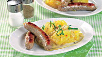 Německé bratwursty s bramborovo-hořčicovým salátem