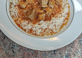 Pikantní vepřové kostky na česneku